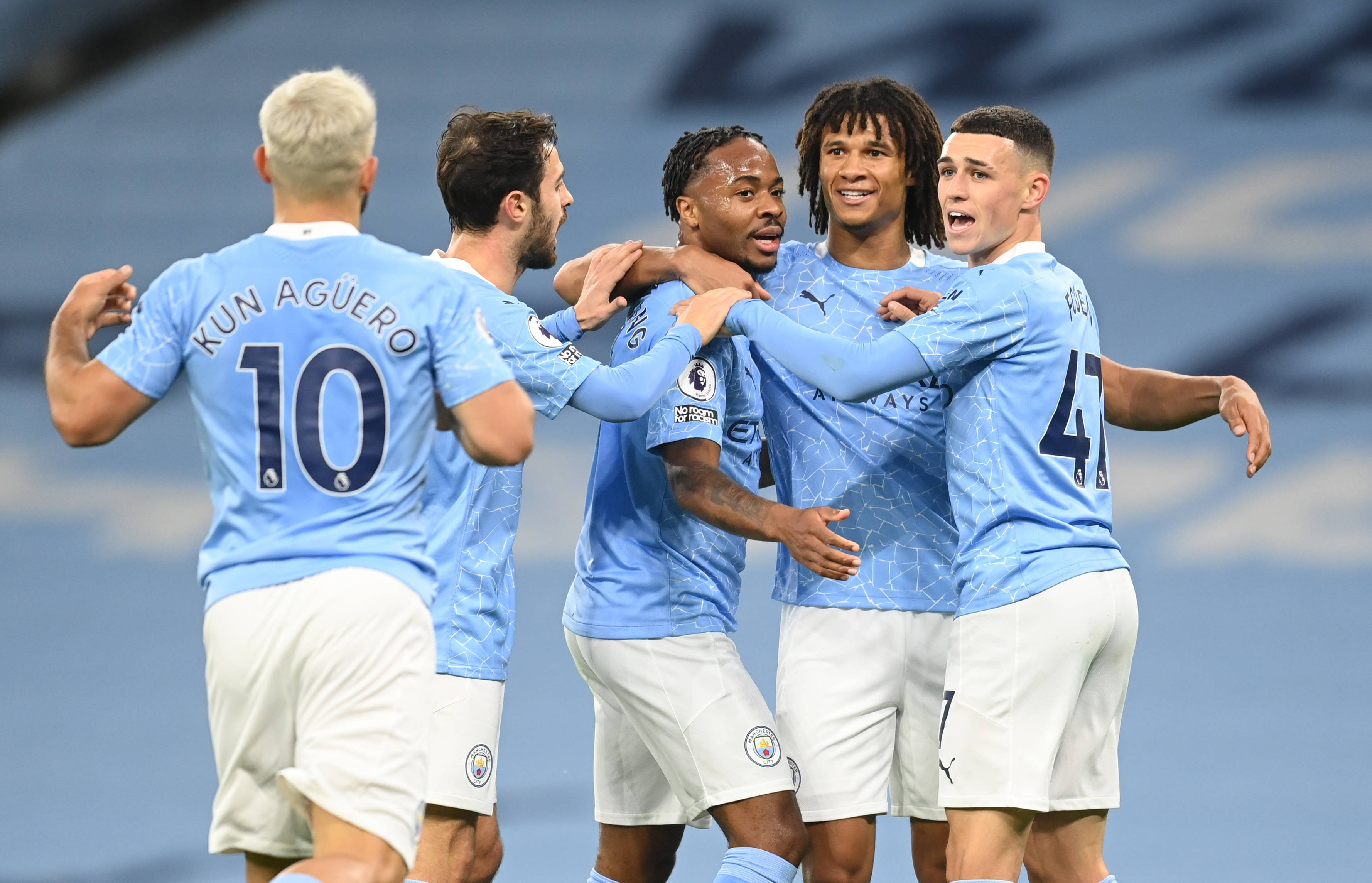 湖人詹姆斯关键发挥险胜76人，刷新个人40岁后得分纪录，豪取17胜稳居西部第二。