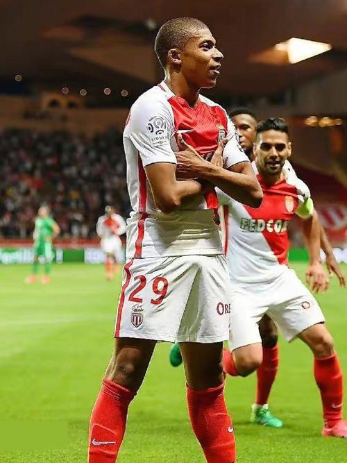 亚冠卡位生死战！布里兰主场无敌争出线，江原FC客场搏命追积分