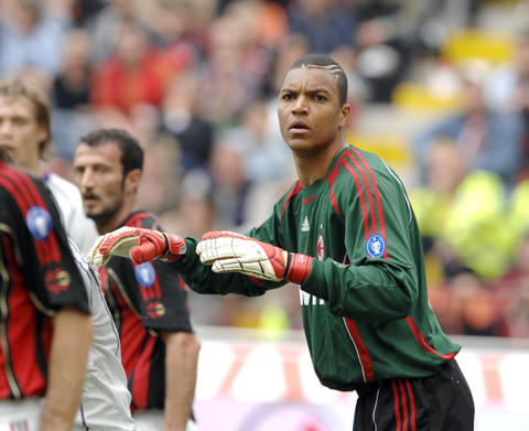 足坛17位亿欧先生分布：英超西甲各7人领跑 意甲...（17位身价破亿球星版图：英超、西甲各7人居首，意甲稍逊）