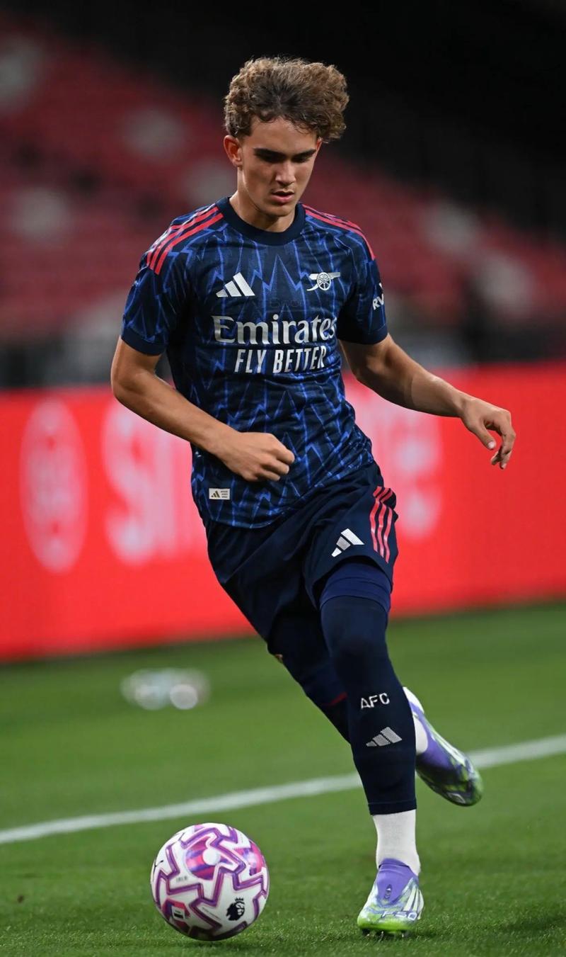 西海岸投资人：祝邵佳一在国足好运，希望广大球迷多多包容他