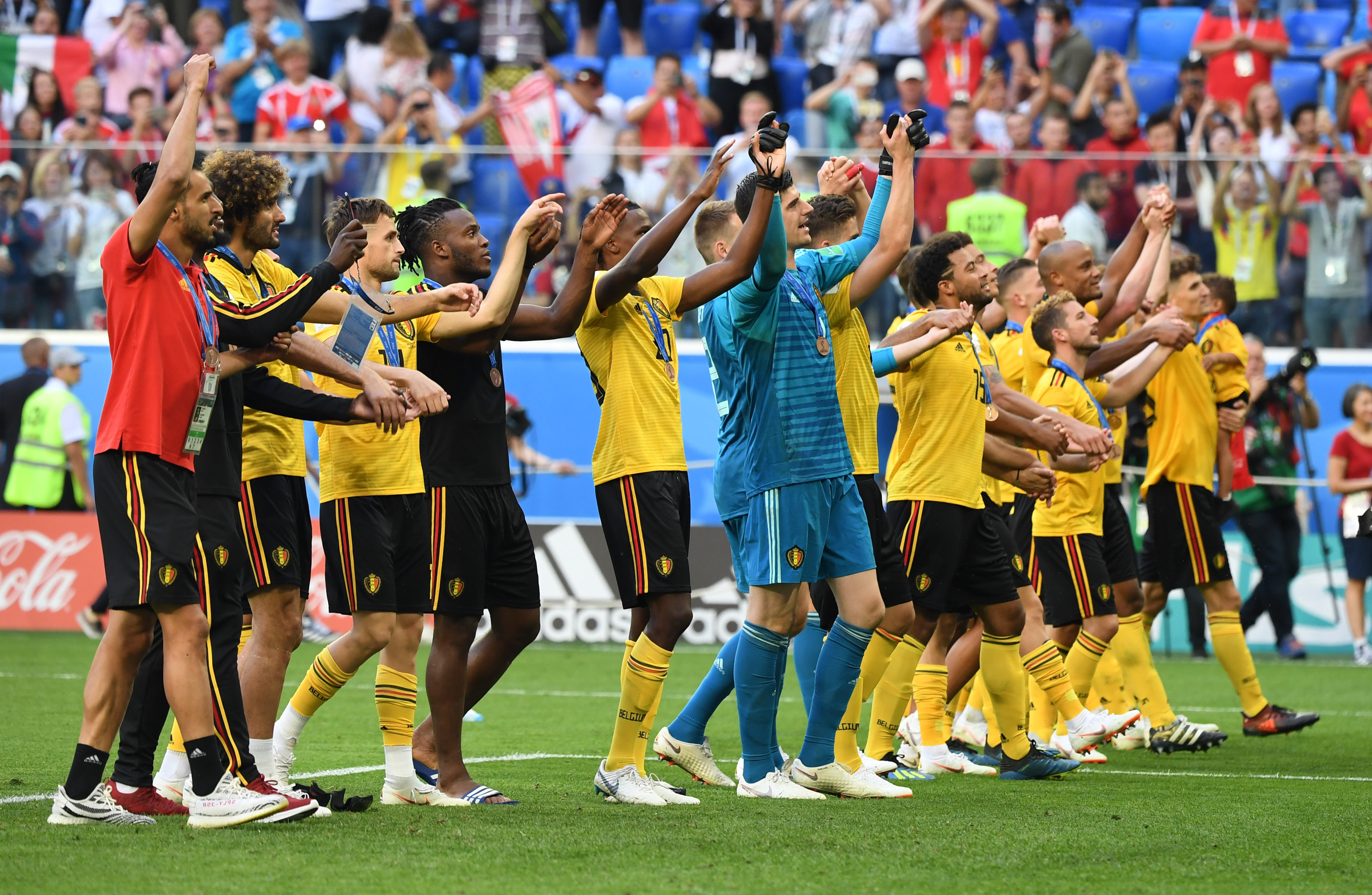 记者：上届非洲杯摘亚，尼日利亚国家队成员获得住房奖励（记者称尼日利亚队上届非洲杯摘亚，队员获赠住房）